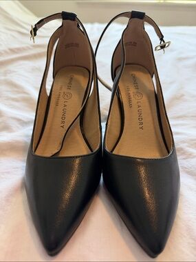 Chinese Laundry Black Pointed-Toe Ankle Strap Pumps size 6 never worn